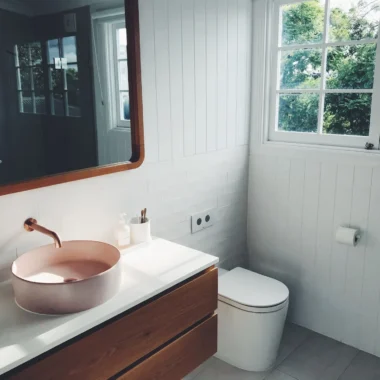 How to Make a Small Bathroom Look Bigger with Tile