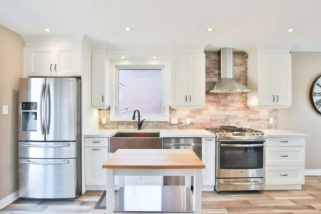 What are the Pros and Cons of Kitchen Splashbacks?